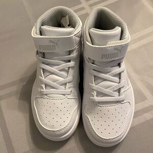 PUMA Kids' Rebound Layup Hook and Loop Sneaker, White, 11c